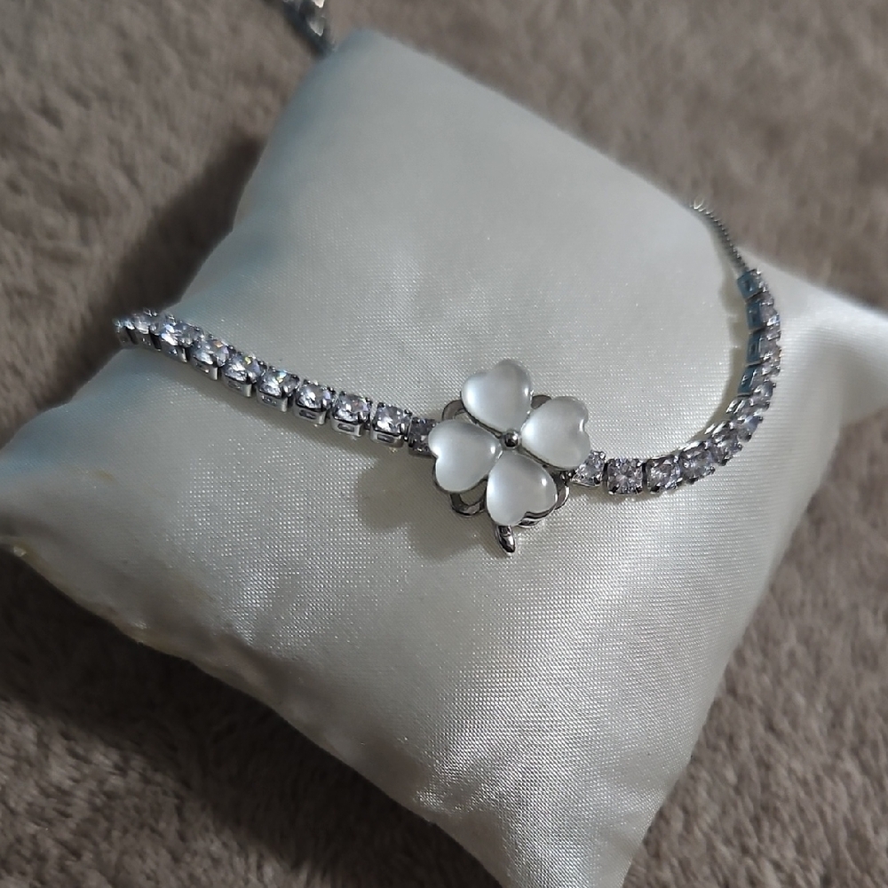 Elegant Silver Four-Leaf Clover Bracelet